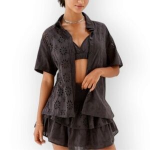 American Eagle Outfitters Women’s Eyelet Embroidered Short Sleeve Button Up Sz M